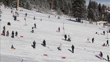 Uludağ'da hafta sonu tatilciler pistleri doldurdu