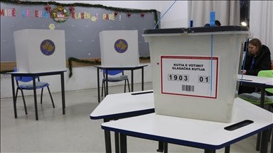 Kosova'da seçmenler, erken genel seçim için sandık başına gitti