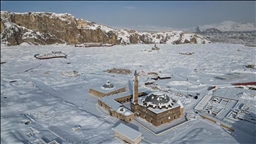 Li Wanê cih û warên dîrokî bi berfê nixumîn