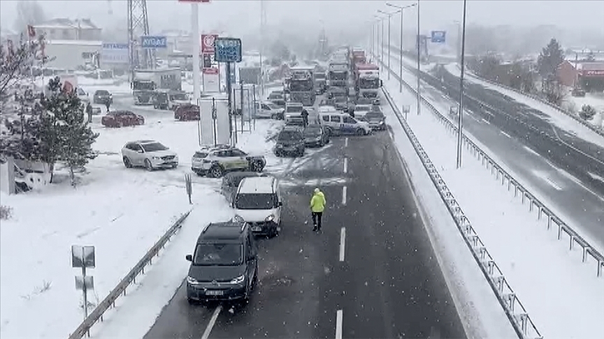 Bolu'da Gerede-Karabük kara yolu ulaşıma kapandı