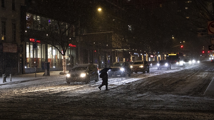 ABD'de etkili olan kar yağışı ulaşımı aksattı ve hasara neden oldu