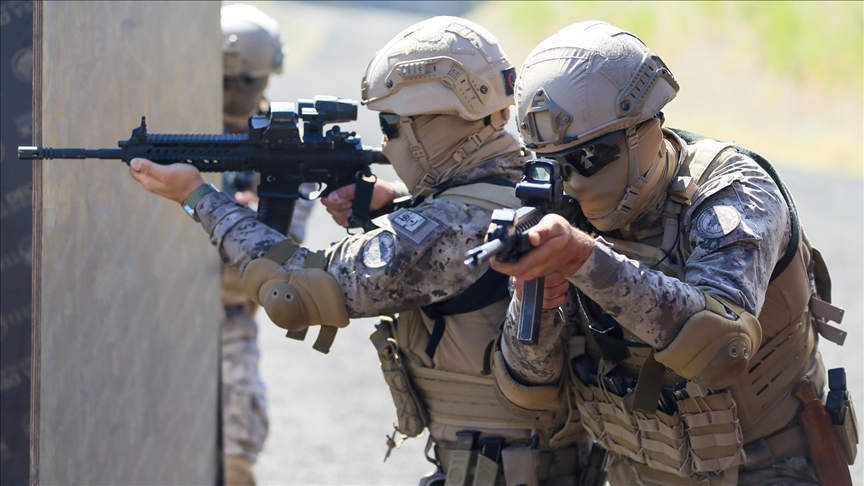 Mueren tres policías y seis terroristas durante una operación antiterrorismo contra el Daesh en Türkiye