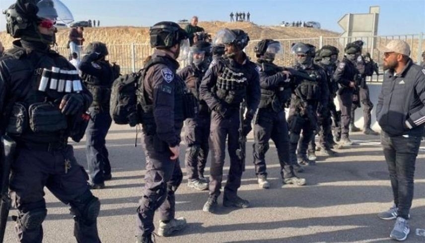مئات أفراد الشرطة الإسرائيلية يقتحمون بلدة الترابين في النقب