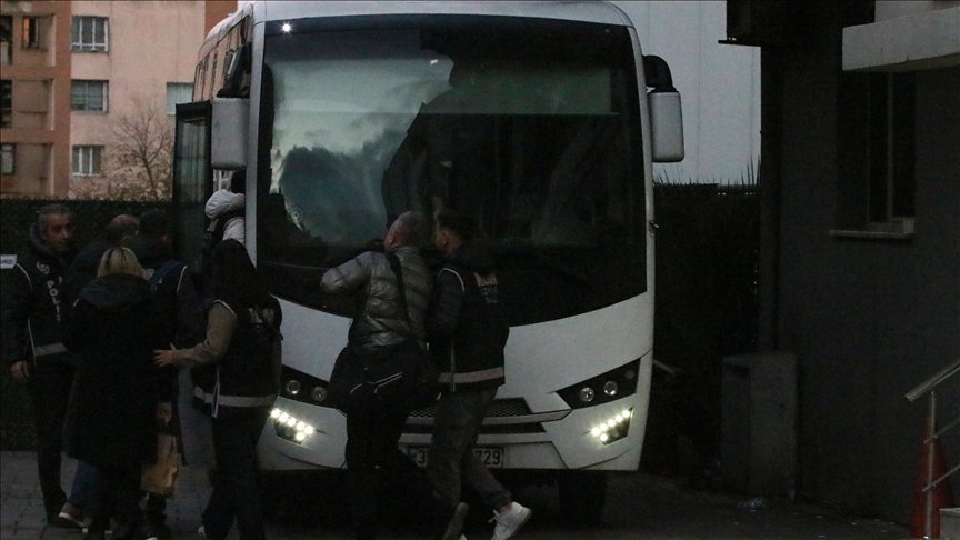 İzmir'de "kooperatif" soruşturmasında gözaltına alınan 9 şüpheli adliyede