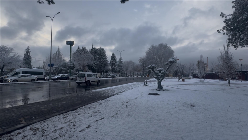 Li Gazîentabê berf dibare 