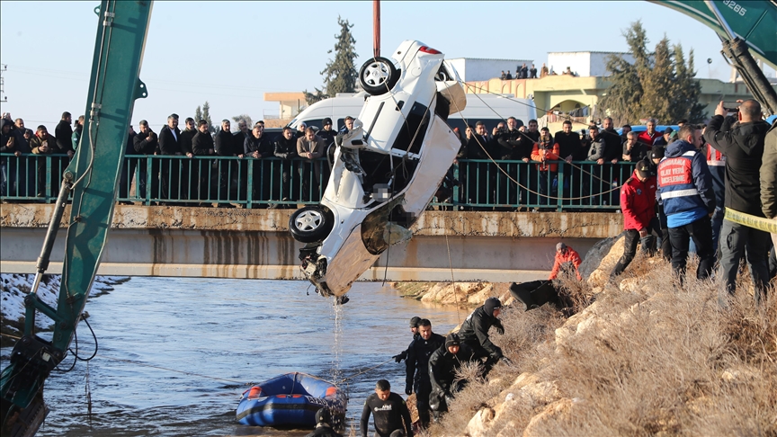 Şanlıurfa'da sulama kanalına düşen otomobildeki 4 kişiden 3'ünün cesedine ulaşıldı