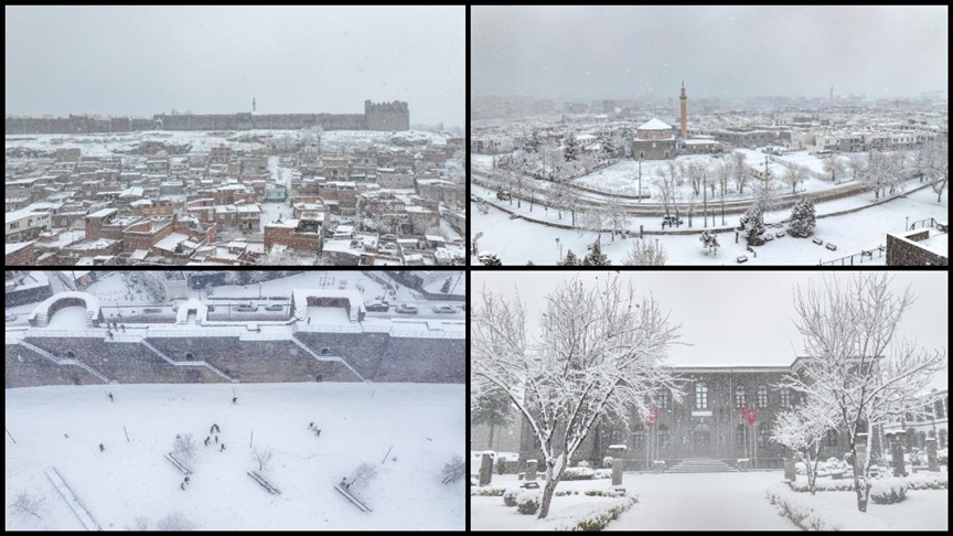 Diyarbakır'da tarihi yapılar kar yağışıyla beyaza büründü