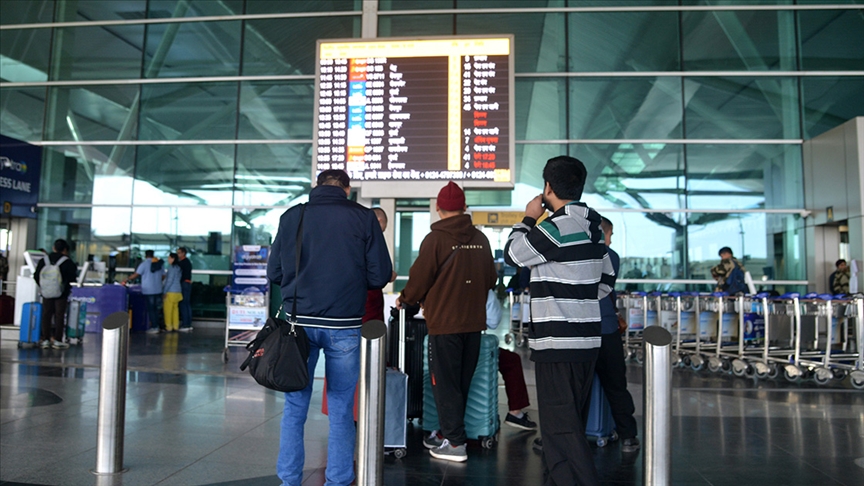 Hindistan'da yoğun sis nedeniyle 128 uçuş iptal edildi