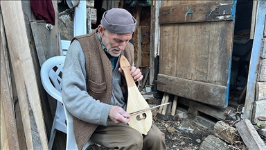 Sandal kürekleri Salih ustanın elinden çıkıyor