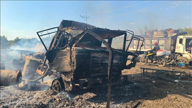 Myanmar'da darbenin ardından ilk kez yapılan seçimlerde ülke genelinde hava saldırıları sürüyor