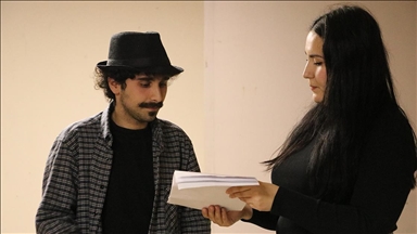 Otizmli genç tiyatro eğitimleriyle sahne hayaline adım adım yaklaşıyor