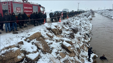Şanlıurfa'da sulama kanalına düşen otomobildeki 4 kişi için kurtarma çalışması başlatıldı