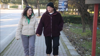 Edirne'de kanseri yenen genç mimar, mutluluğunu eşiyle attığı şehir turuyla paylaştı