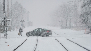 Powerful winter storm hits US Midwest and Great Lakes