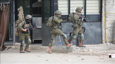 الضفة.. الجيش الإسرائيلي يصيب فلسطينيا وينكل بمسن مبتور القدم