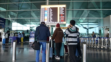 Hindistan'da yoğun sis nedeniyle 128 uçuş iptal edildi