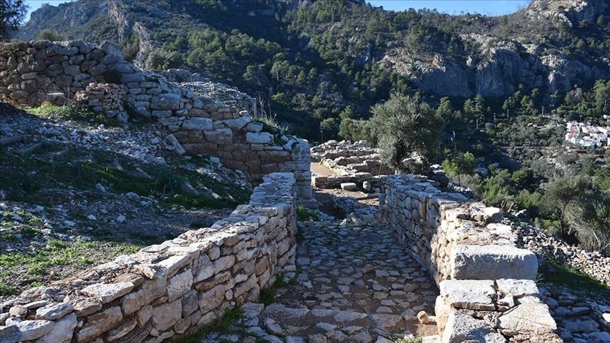 Turqi  zbulohet gjerdani i argjendit që përshkruan perëndeshën asiriane Ishtar