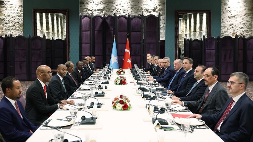أردوغان ونظيره الصومالي يرأسان اجتماعا موسعا عقب لقاء ثنائي