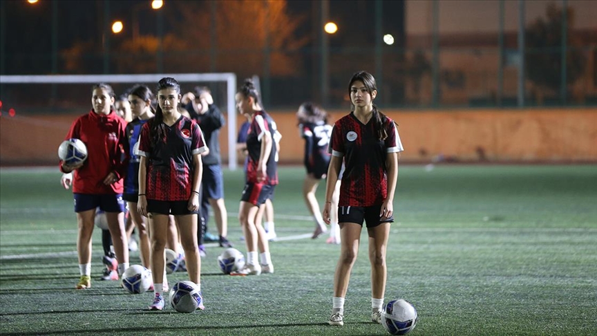 Depremin izlerini futbolla silen kızlar Gelişim Ligi'ne hazırlanıyor