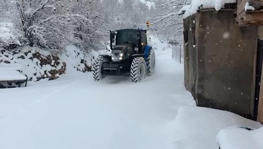 Li Batmanê ji ber berfê dibistan ji bo sibê hatin tetîlkirin