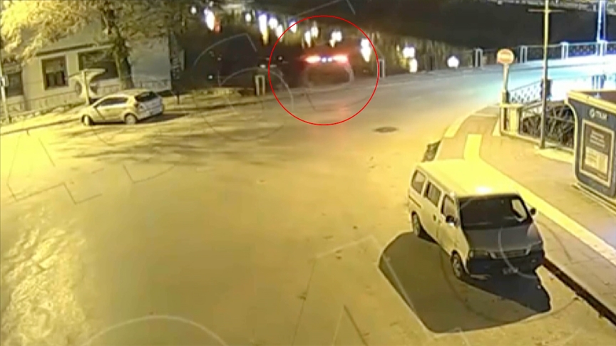Amasya’da otomobilin nehre düştüğü kazanın güvenlik kamerası görüntüleri ortaya çıktı