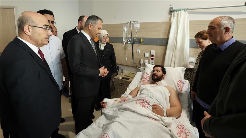 Bakan Yerlikaya, Yalova'daki DEAŞ operasyonunda yaralanan güvenlik güçlerini ziyaret etti