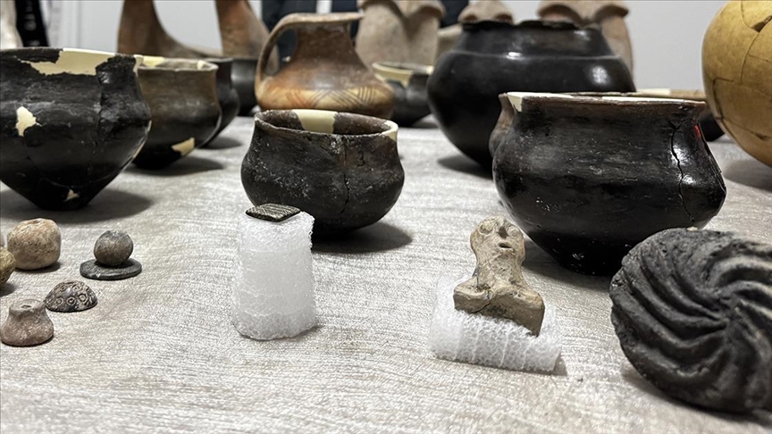 Elazığ'da 7 bin 500 yıllık olduğu değerlendirilen taş mühür gün yüzüne çıkarıldı