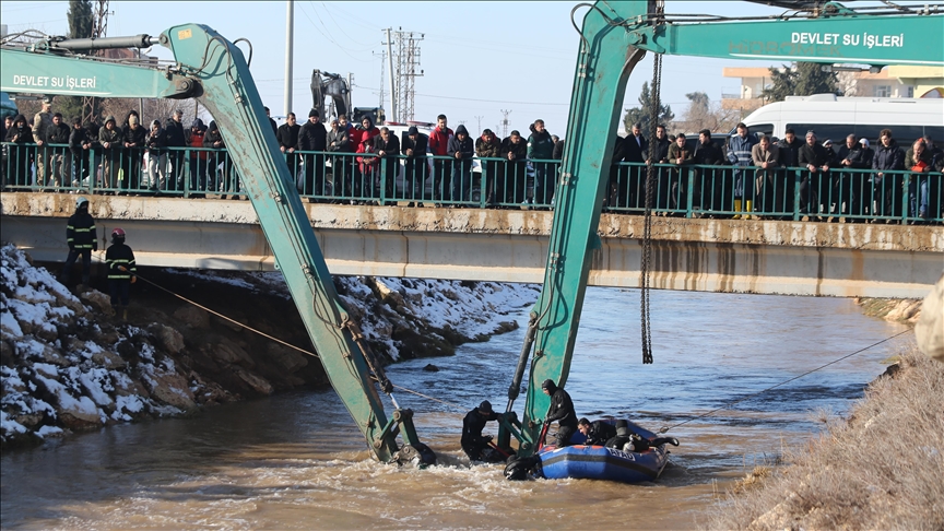 Li Şanliurfayê xebatên lêgerîna ajokarê otomobîla ket qanala avê berdewam in