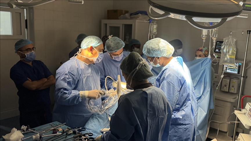 Türk hekimlerden Senegal'de kapalı yöntemle böbrek nakli