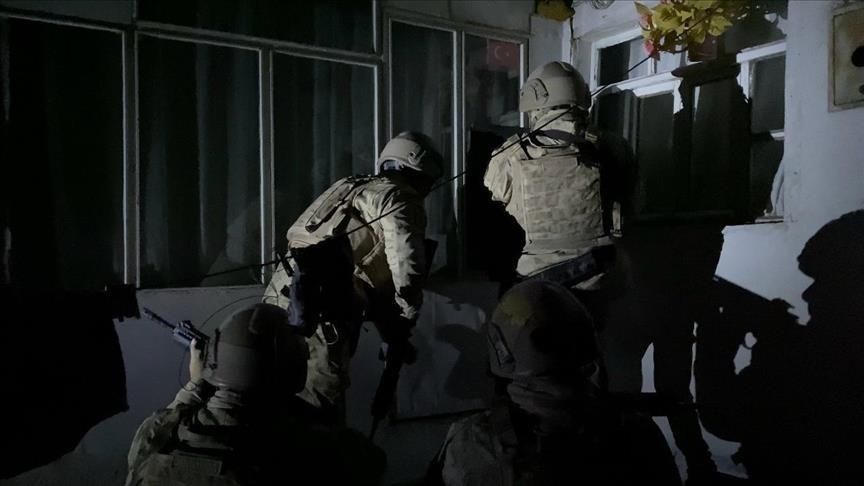 Турскиот министер за внатрешни работи: Над 350 осомничени за тероризам приведени низ цела Турција