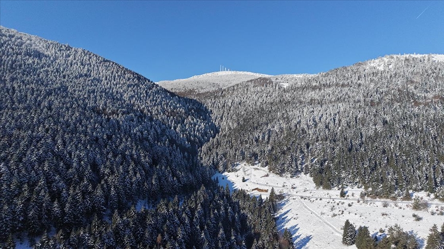 Samsun'da kar altındaki ormanlar dronla görüntülendi