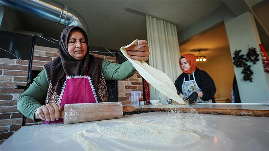 Gelin olduğu kırsal mahalleye kızıyla pide salonu açtı