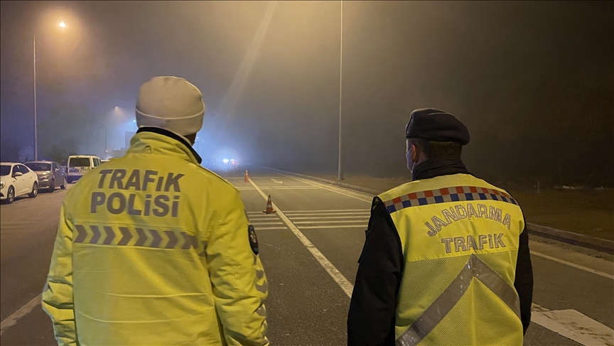 İçişleri Bakanı Yerlikaya, yılbaşında 325 bin 267 personelin görevlendirildiğini bildirdi 