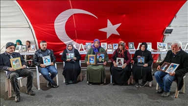 Diyarbakır anneleri yeni yılda evlatlarına kavuşmak istiyor