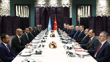 أردوغان ونظيره الصومالي يرأسان اجتماعا موسعا عقب لقاء ثنائي