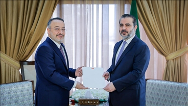 السفير التركي بدمشق يقدم نسخة من أوراق اعتماده إلى الشيباني
