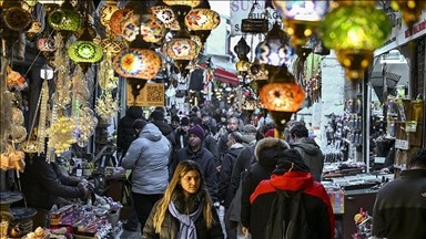 İstanbul'da yılbaşı öncesi alışveriş hareketliliği yaşanıyor