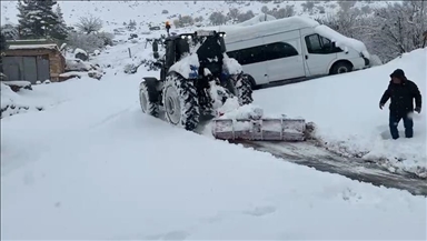 Li Batmanê xebatên paqijkirina berfê dewam dikin