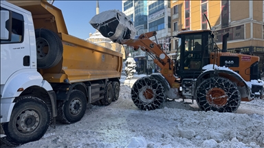 Li Geverê xebatên paqijkirina berfê berdewam dikin