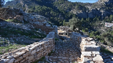 Marmaris'teki Amos Antik Kenti'nde Asur Tanrıçası İştar betimlemeli gümüş kolye bulundu