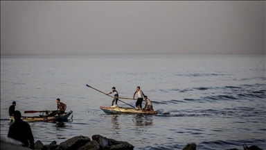 مصرع صياد فلسطيني إثر انقلاب قاربه قرب ميناء غزة