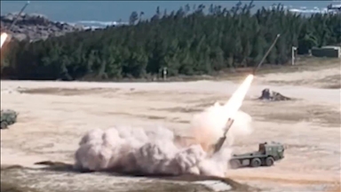 Kina lëshon raketa në stërvitjet me armë zjarri rreth Tajvanit