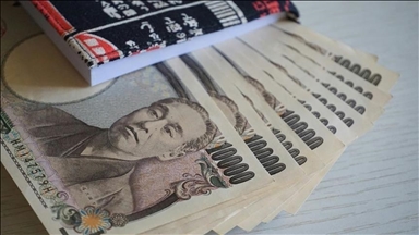 Japan may intervene in Japanese yen/US dollar exchange rate amid sharp losses