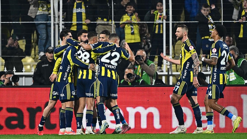 Fenerbahçe, futbolda 2025'i kupasız geçti
