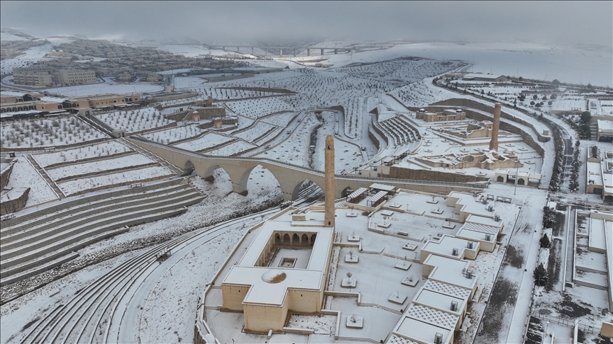 Mekanên dîrokî yên li Heskîfê bi berfê nixûmîn