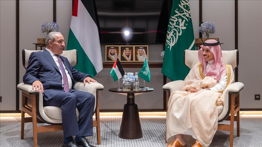 السعودية وفلسطين تبحثان تطورات الأوضاع والانتهاكات الإسرائيلية
