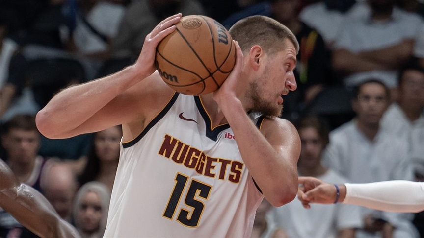 NBA'de yıldız basketbolcu Jokic, sakatlığı nedeniyle en az 1 ay parkelerden uzak kalacak