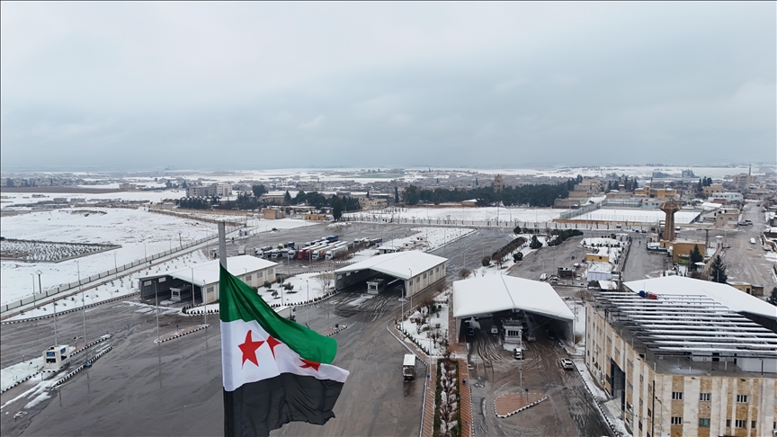 سوريا تودع العام 2025 بعاصفة ثلجية وسيول وتعطيل للدراسة