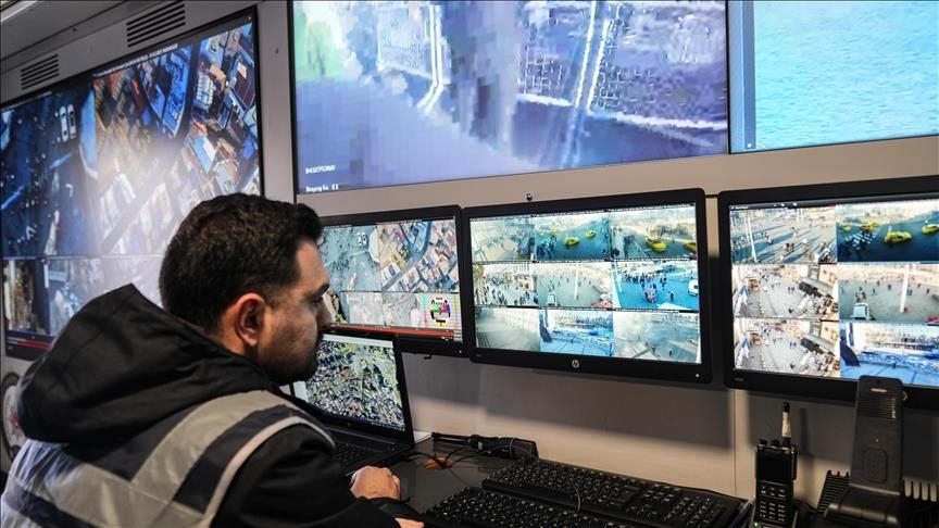مركز قيادة متنقل في قلب إسطنبول لإدارة الأمن خلال احتفالات رأس السنة