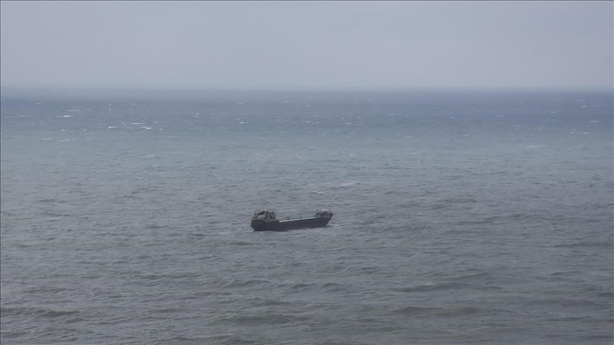 Crew paints Russian flag on tanker pursued by US Coast Guard: Report